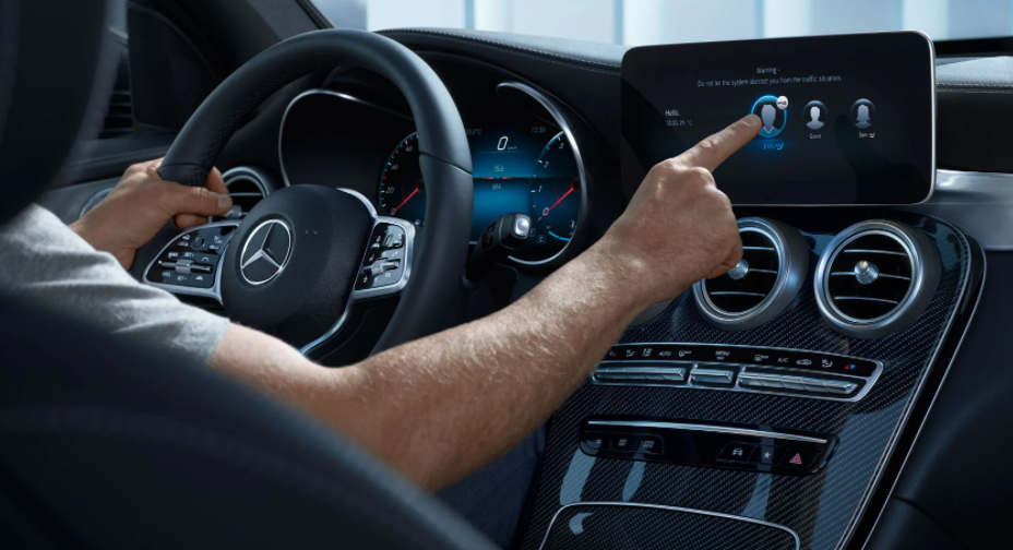 Mercedes Glc Coupe 2022 Model Multimedya Ekrani Direksiyon