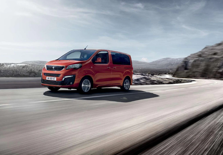 Peugeot Expert Traveller Caravelle ve Vito'ya Rakip Çıkıyor